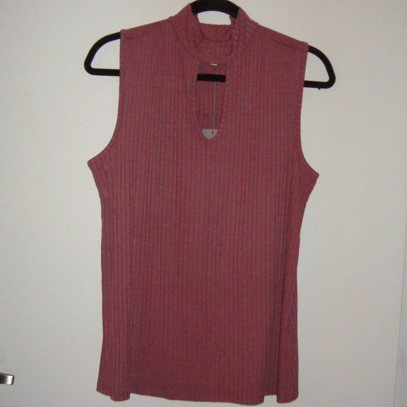 NWT - Picture 1 of 2